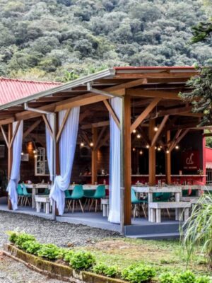 Casa da Doce Bruxinha na Estrada Bonita
